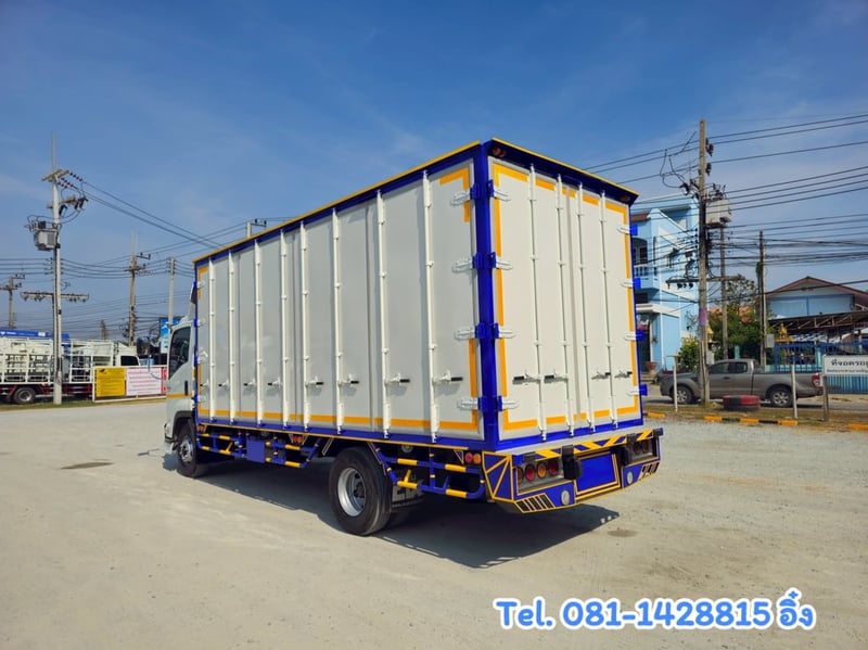 หกล้อตู้สิบบาน ISUZU FRR 210 แรง ปี 2566 (8215)
