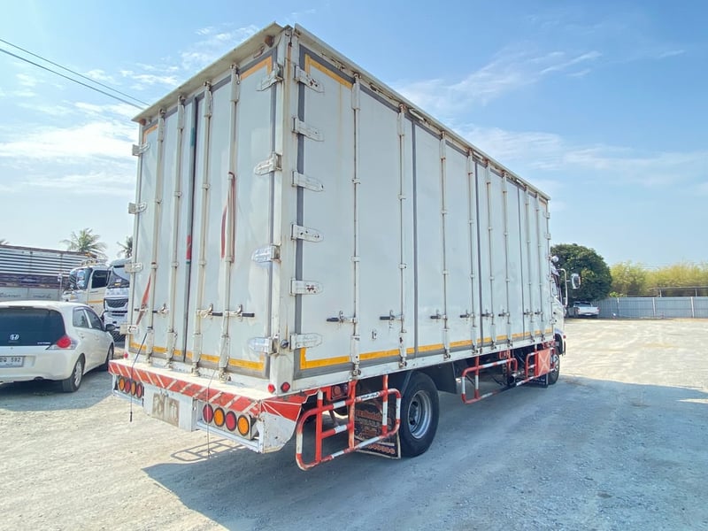 หกล้อตู้สิบบาน HINO FC9J 175 แรง ปี 2556 (8338) หกล้อตู้สิบบาน HINO FC9J 175 แรง ปี 2556 (8338)