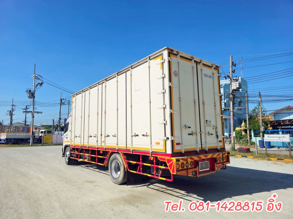 หกล้อตู้สิบบาน HINO FG8J 212 แรง ปี 2556 (0988)