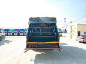 หกล้อบรรทุกขยะ HINO FG8J 240 แรง ปี 2566(4084)