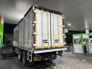 สิบสองล้อตู้สิบบาน HINO GY2P 380 แรง ปี 52 หลังคาลอน (7998)