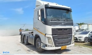 สิบล้อหัวลาก VOLVO FH 440 แรงม้า สองเพลา ปี 2558  (8454)