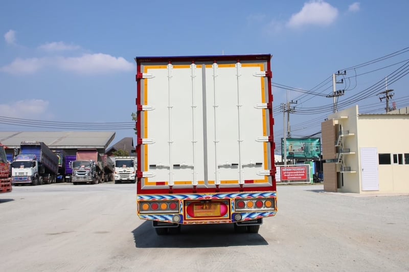 หกล้อตู้สิบบาน ISUZU FRR 210 แรงม้าปี 65 (2331)