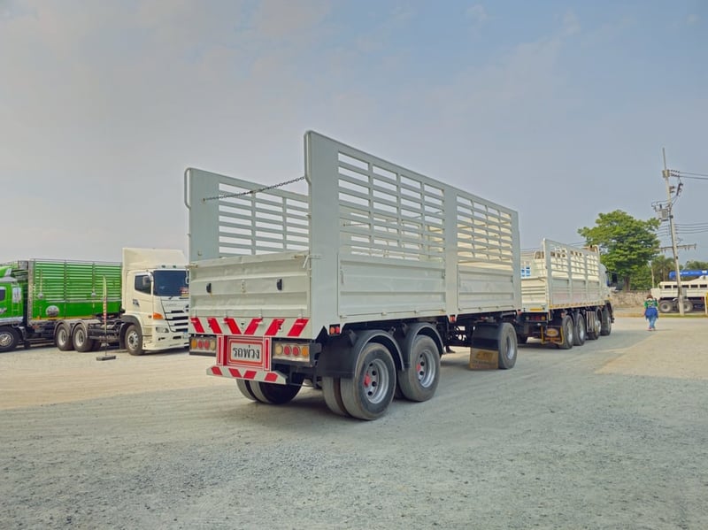 สิบสองล้อคอก Volvo FM 440 แรง ปี 2556 + หางคอก สามเพลา ปี 64 (2894 0735)