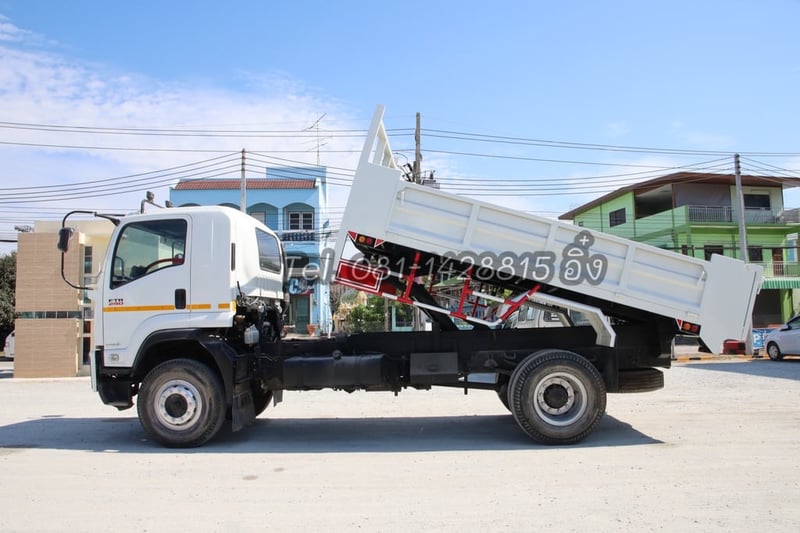 หกล้อดั้มพ์ ISUZU FTR 240 แรง ปี 2566 (3266)