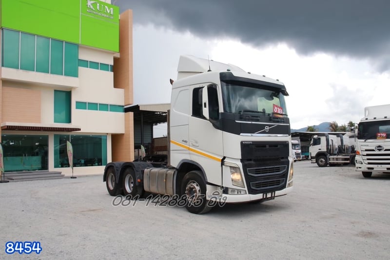 สิบล้อหัวลาก VOLVO FH 440 แรง ปี 2558 (8454)