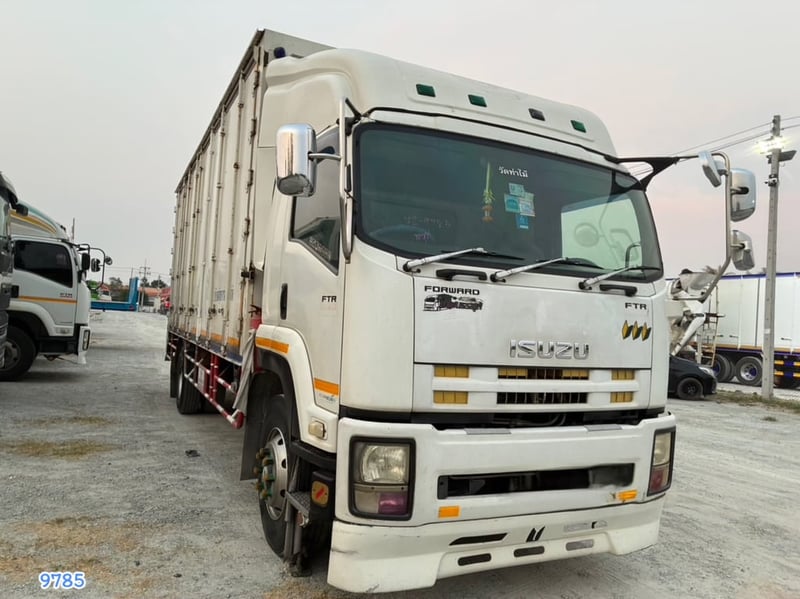หกล้อตู้สิบบาน ISUZU FTR 240 ปี2557(9785)