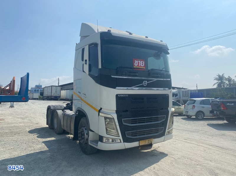 สิบล้อหัวลาก VOLVO FH 440 แรง ปี 2558 (8454)