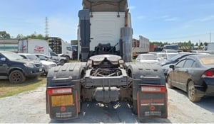 สิบล้อหัวลาก VOLVO FH 440 แรงม้า สองเพลา ปี 2558  (8454)