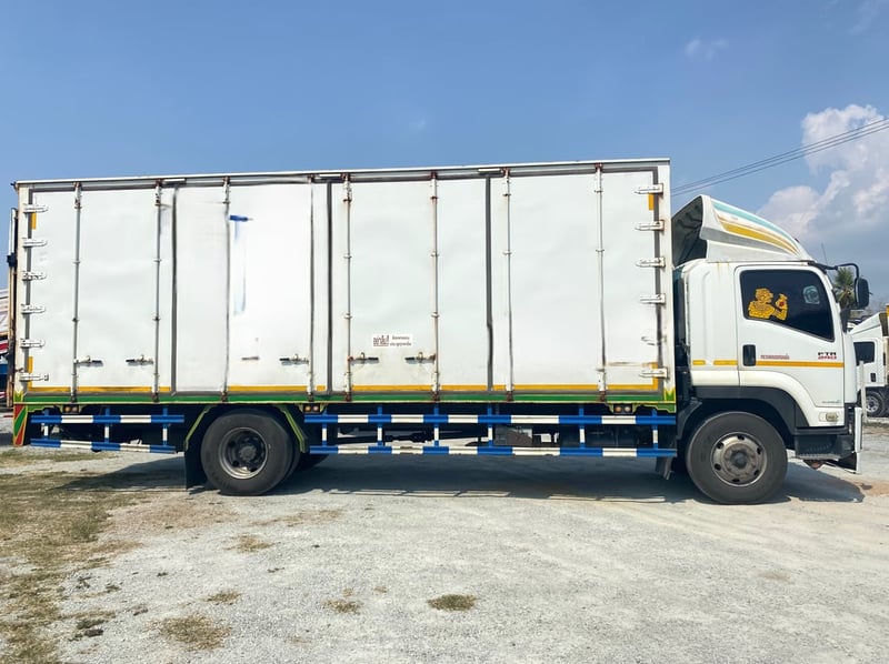 หกล้อตู้สิบบบาน ISUZU FTR 240 แรง ปี2559 (3447)