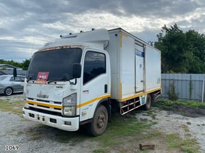 หกล้อตู้ ISUZU NPR 150 แรง ปี 56 (1069) หกล้อตู้ ISUZU NPR 150 แรง ปี 56 (1069)