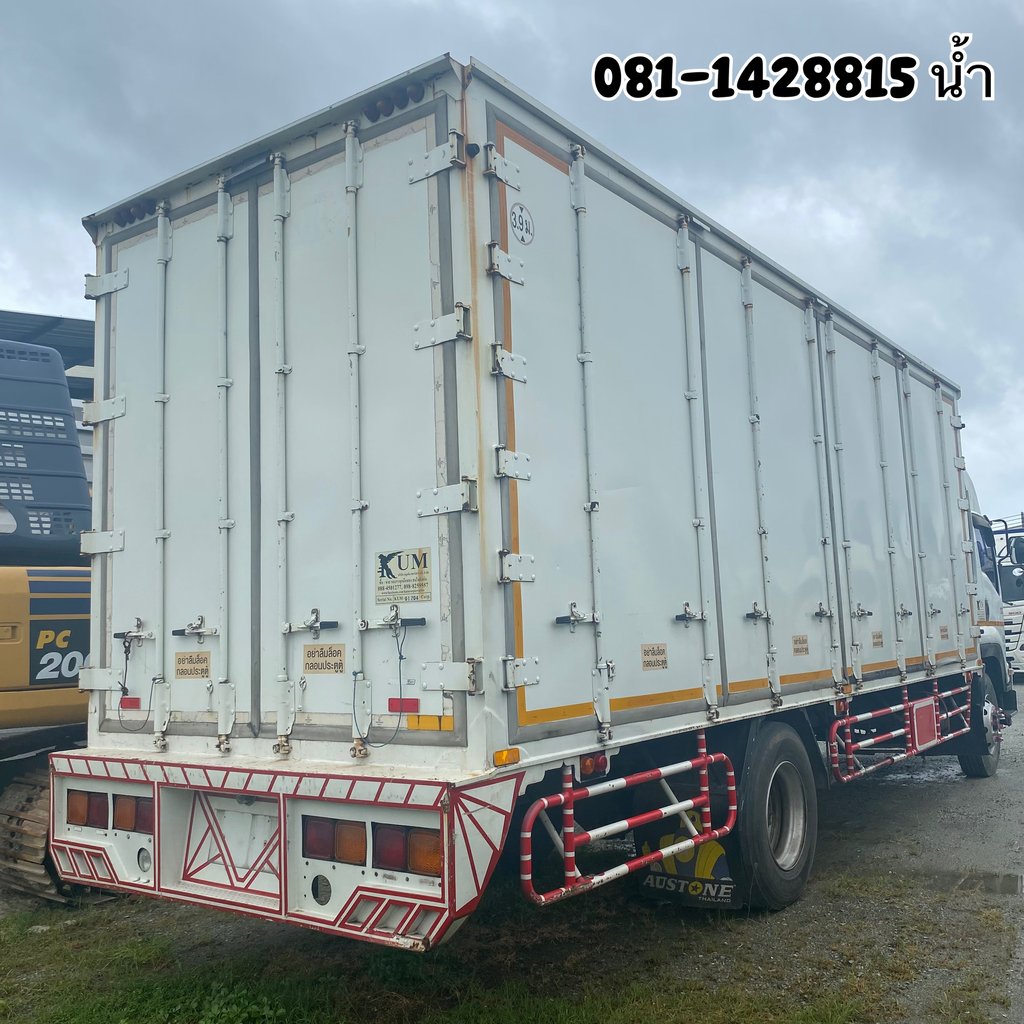ISUZU FTR 240แรงม้า รถบรรทุก 6ล้อ ตู้แห้ง ปี2015 (2715)