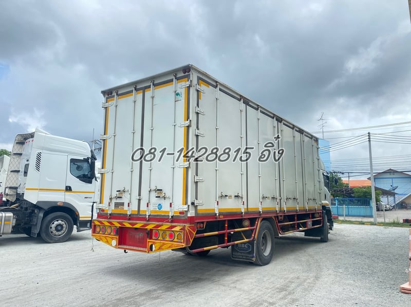 หกล้อตู้สิบบาน ISUZU FTR 240 แรง ปี 2561 (8202) หกล้อตู้สิบบาน ISUZU FTR 240 แรง ปี 2561 (8202)
