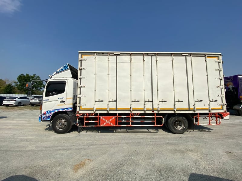 หกล้อตู้สิบบาน HINO FC9J 175 แรง ปี 2556 (8338) หกล้อตู้สิบบาน HINO FC9J 175 แรง ปี 2556 (8338)