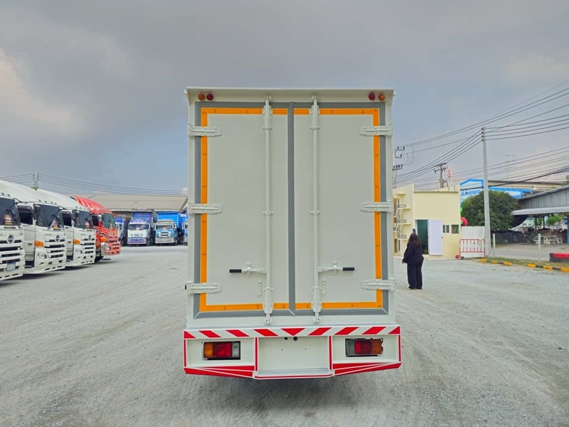 สี่ล้อตู้ ISUZU NLR104 แรง ปี 2563 (2632) สี่ล้อตู้ ISUZU NLR104 แรง ปี 2563 (2632)