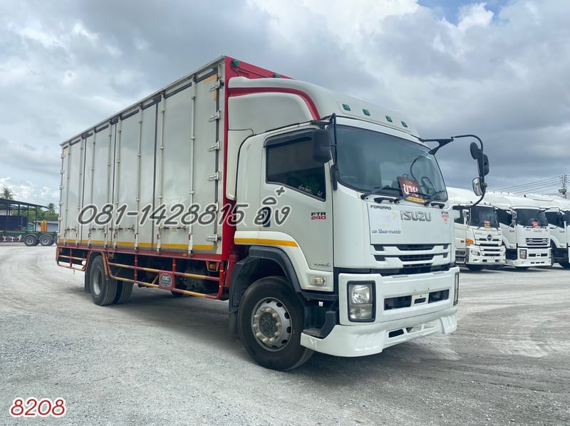 หกล้อตู้สิบบาน ISUZU FTR 240 แรง ปี 2561 (8202)