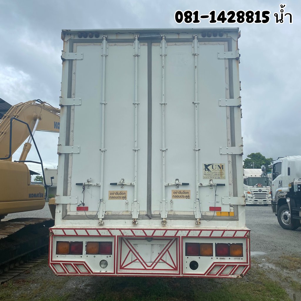 ISUZU FTR 240แรงม้า รถบรรทุก 6ล้อ ตู้แห้ง ปี2015 (2715)
