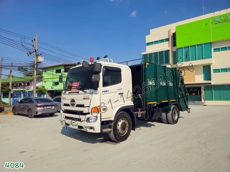 หกล้อบรรทุกขยะ HINO FG8J 240 แรง ปี 2566(4084)