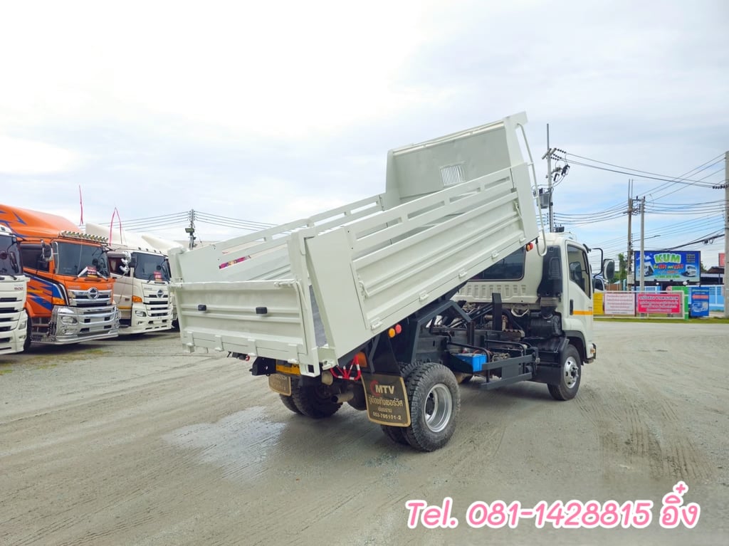 หกล้อดั้มพ์ ISUZU FRR 210 แรง  ปี 2565 (1030)