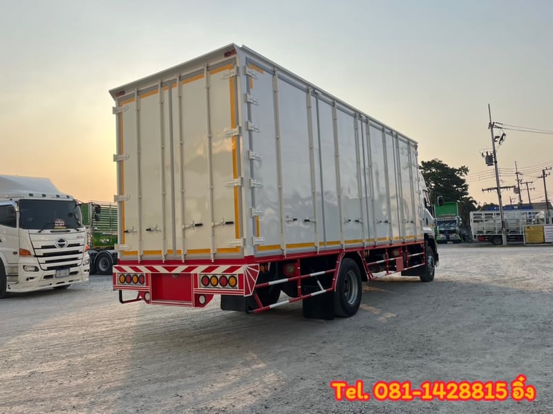 หกล้อตู้สิบบาน ISUZU  FTR 240 แรง ปี 2564 (3567)