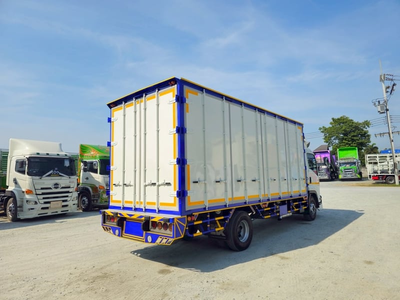 หกล้อตู้สิบบาน ISUZU FRR 210 แรง ปี 2566  (8215)