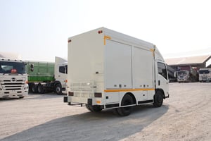 หกล้อตู้ ISUZU NMR 130 แรง ปี 2558 (5477)