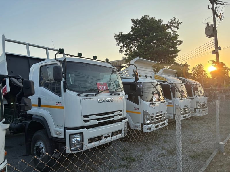 รถสิบล้อตู้