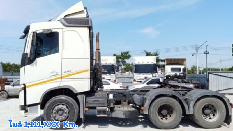 สิบล้อหัวลาก VOLVO FH 440 แรงม้า สองเพลา ปี 2558  (8454)