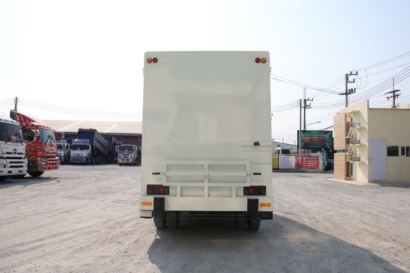 หกล้อตู้ ISUZU NMR 130 แรง ปี 2558 (5477) หกล้อตู้ ISUZU NMR 130 แรง ปี 2558 (5477)