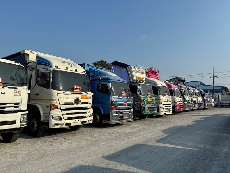 รถสิบล้อตู้