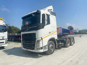 สิบล้อหัวลาก VOLVO FH 440 แรง ปี 2558 (8454)