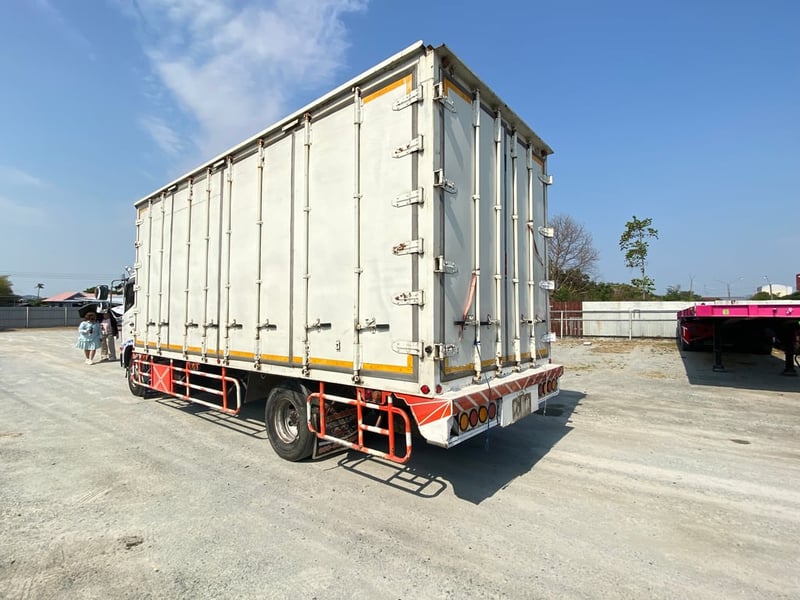 หกล้อตู้สิบบาน ISUZU FTR 240 แรง ปี 2554 (8574)