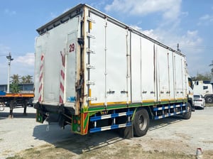 หกล้อตู้สิบบบาน ISUZU FTR 240 แรง ปี2559 (3447) หกล้อตู้สิบบบาน ISUZU FTR 240 แรง ปี2559 (3447)