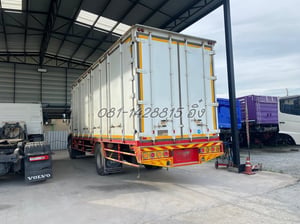 หกล้อตู้สิบบาน ISUZU FTR 240 แรง ปี 2561 (8202) หกล้อตู้สิบบาน ISUZU FTR 240 แรง ปี 2561 (8202)
