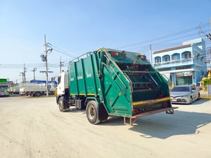 หกล้อบรรทุกขยะ HINO FG8J 240 แรง ปี 2566(4084)