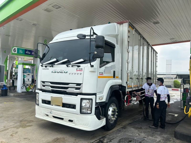 หกล้อตู้สิบบาน ISUZU FTR 240 แรง ปี 2565 (2375)