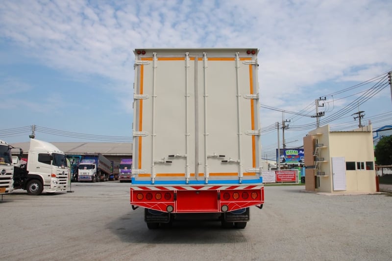 สิบล้อตู้สิบบาน HINO FL8J 260 แรง ปี 2560 (0511) สิบล้อตู้สิบบาน HINO FL8J 260 แรง ปี 2560 (0511)