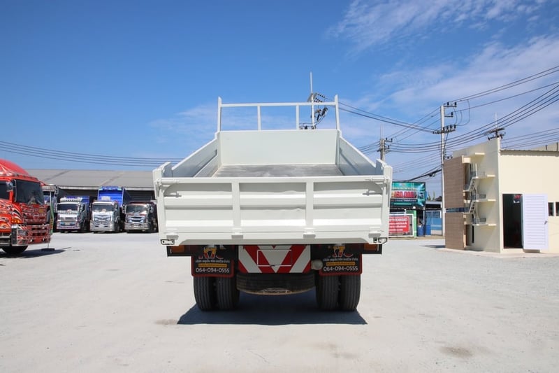 หกล้อดั้มพ์ ISUZU FTR 240 แรง ปี 2566 (3266)