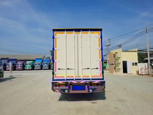 หกล้อตู้สิบบาน ISUZU FRR 210 แรง ปี 2566  (8215)