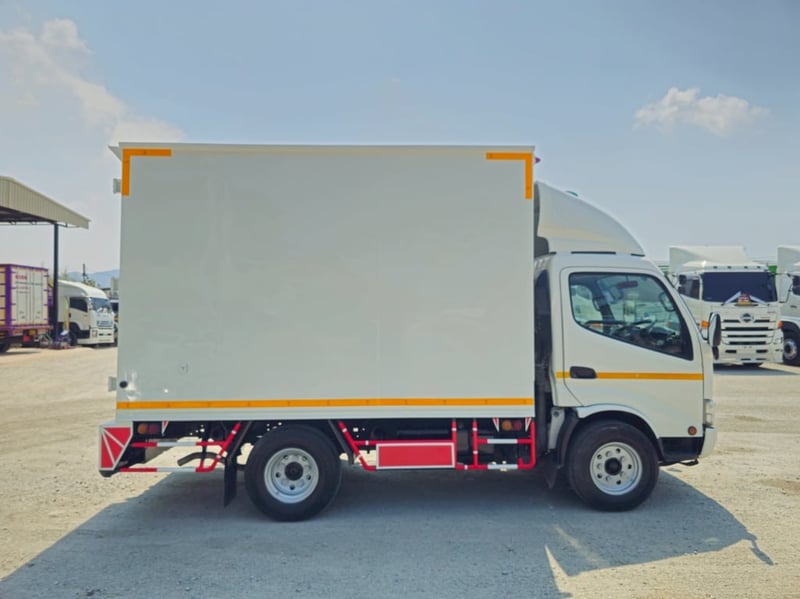 สี่ล้อตู้ HINO XZU 136 แรง ปี 2563 (8297) สี่ล้อตู้ HINO XZU 136 แรง ปี 2563 (8297)