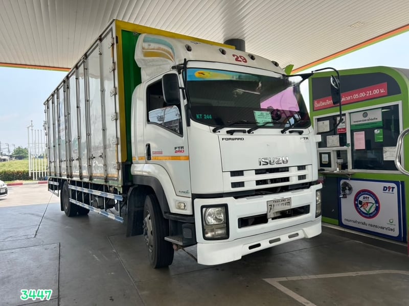 หกล้อตู้สิบบบาน ISUZU FTR 240 แรง ปี2559 (3447)