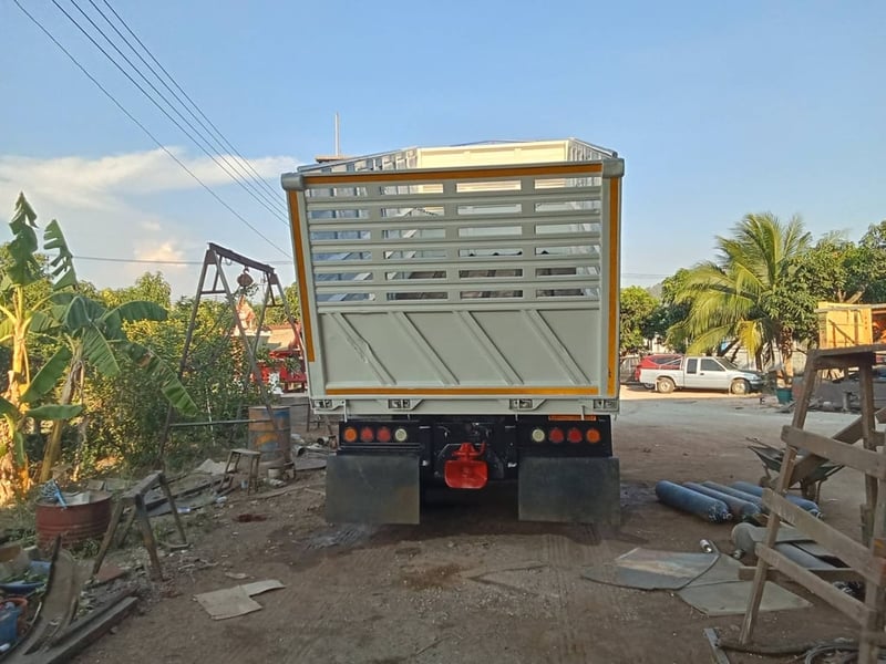 สิบล้อดั้มพ์ ISUZU FXZ 360 แรง ปี 2565 (5346) สิบล้อดั้มพ์ ISUZU FXZ 360 แรง ปี 2565 (5346)