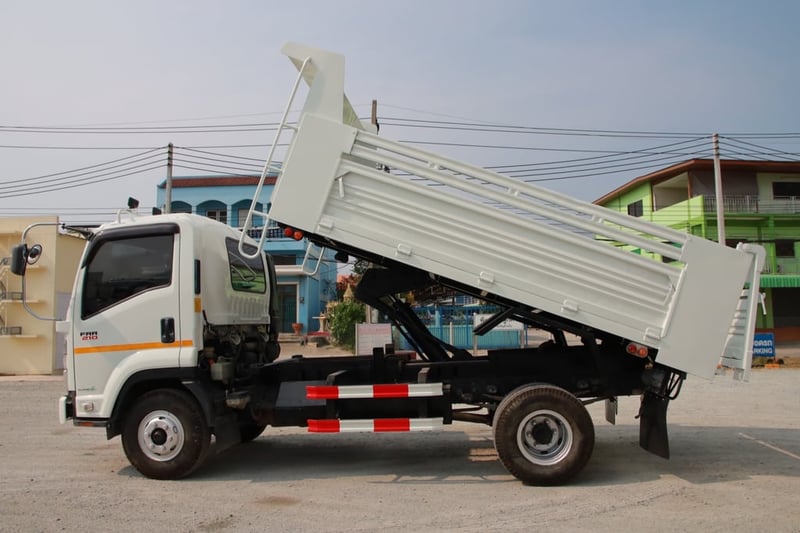 หกล้อดั้มพ์  ISUZU FRR 210  แรง ปี 2566 (4606)