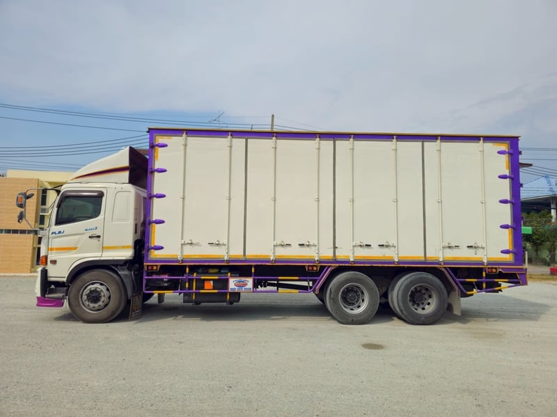สิบล้อตู้สิบบาน HINO FL8J 260 แรง ปี 2560 (3133)