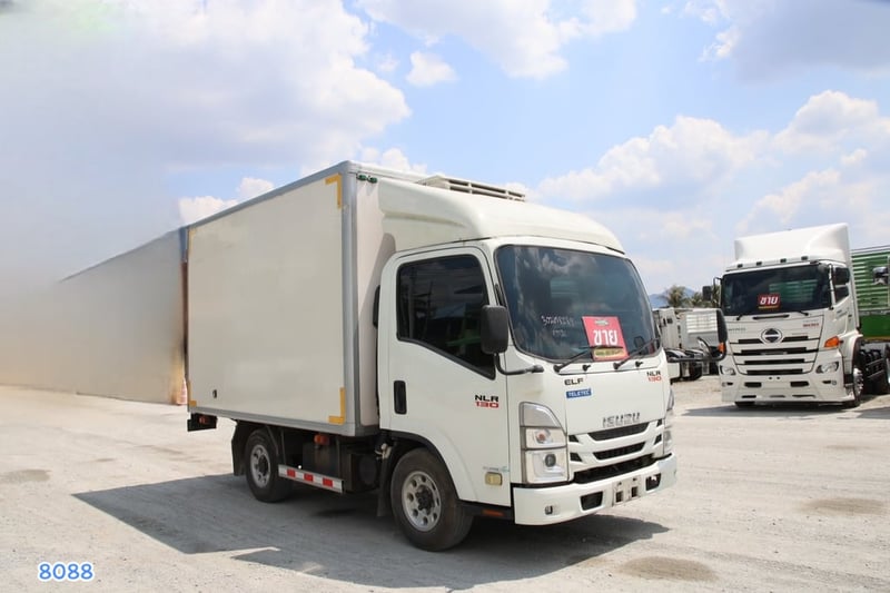 สี่ล้อตู้เย็น ISUZU NLR 130 แรง ปี 2566 (8088)
