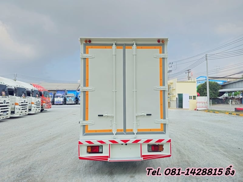 สี่ล้อตู้ ISUZU NLR 104แรง ปี 2563 (2632)  