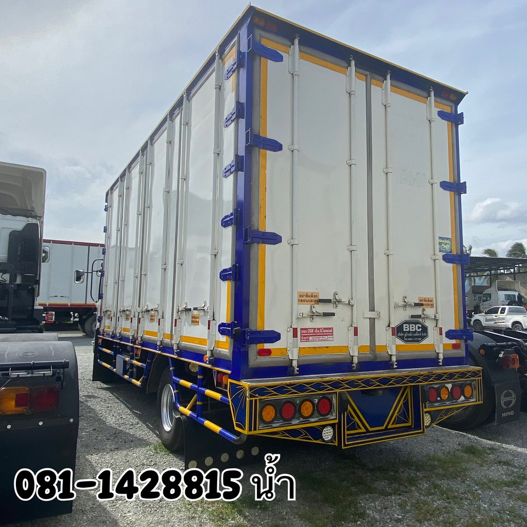 หกล้อตู้สิบบาน ISUZU FRR 210 แรง ปี 2565 (3306)