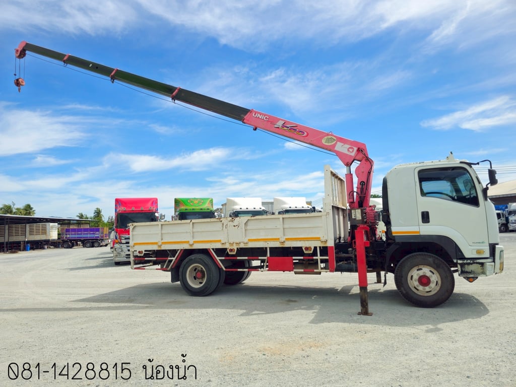 ISUZU FTR 240แรงม้า รถบรรทุก 6ล้อ กระบะเหล็กติดเครน ปี2014 (0947)