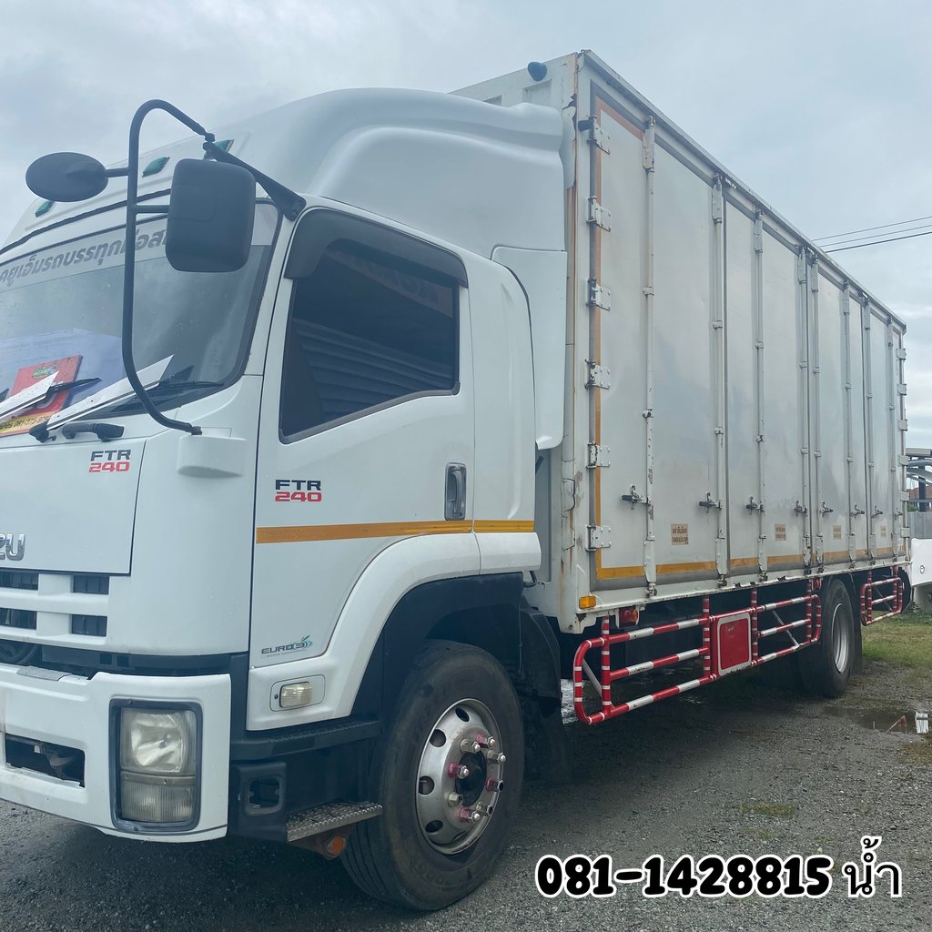 ISUZU FTR 240แรงม้า รถบรรทุก 6ล้อ ตู้แห้ง ปี2015 (2715) ISUZU FTR 240แรงม้า รถบรรทุก 6ล้อ ตู้แห้ง ปี2015 (2715)