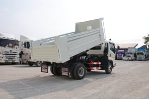 หกล้อดั้มพ์  ISUZU FRR 210  แรง ปี 2566 (4606)